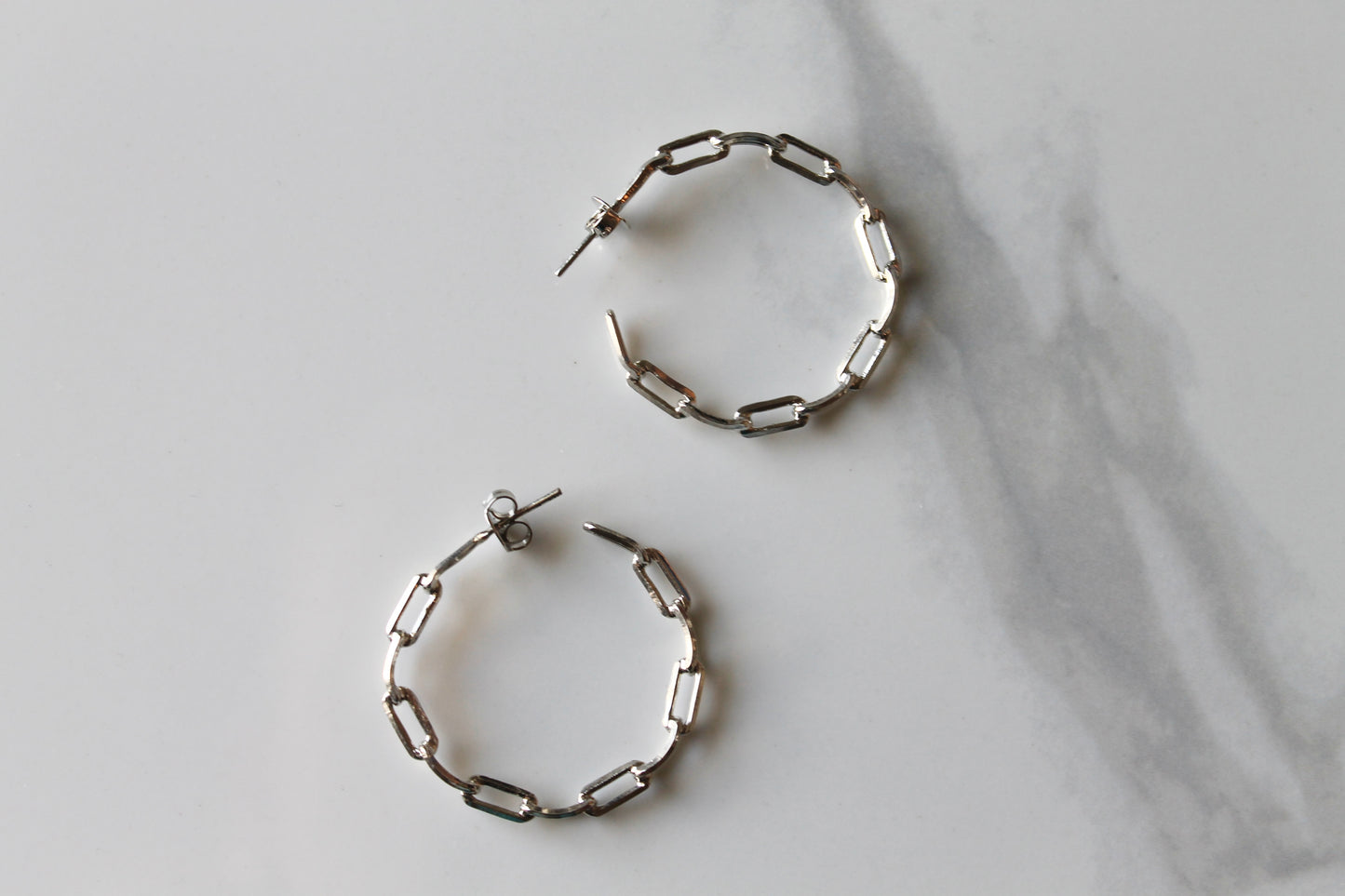 BOLD LINK HOOP EARRING