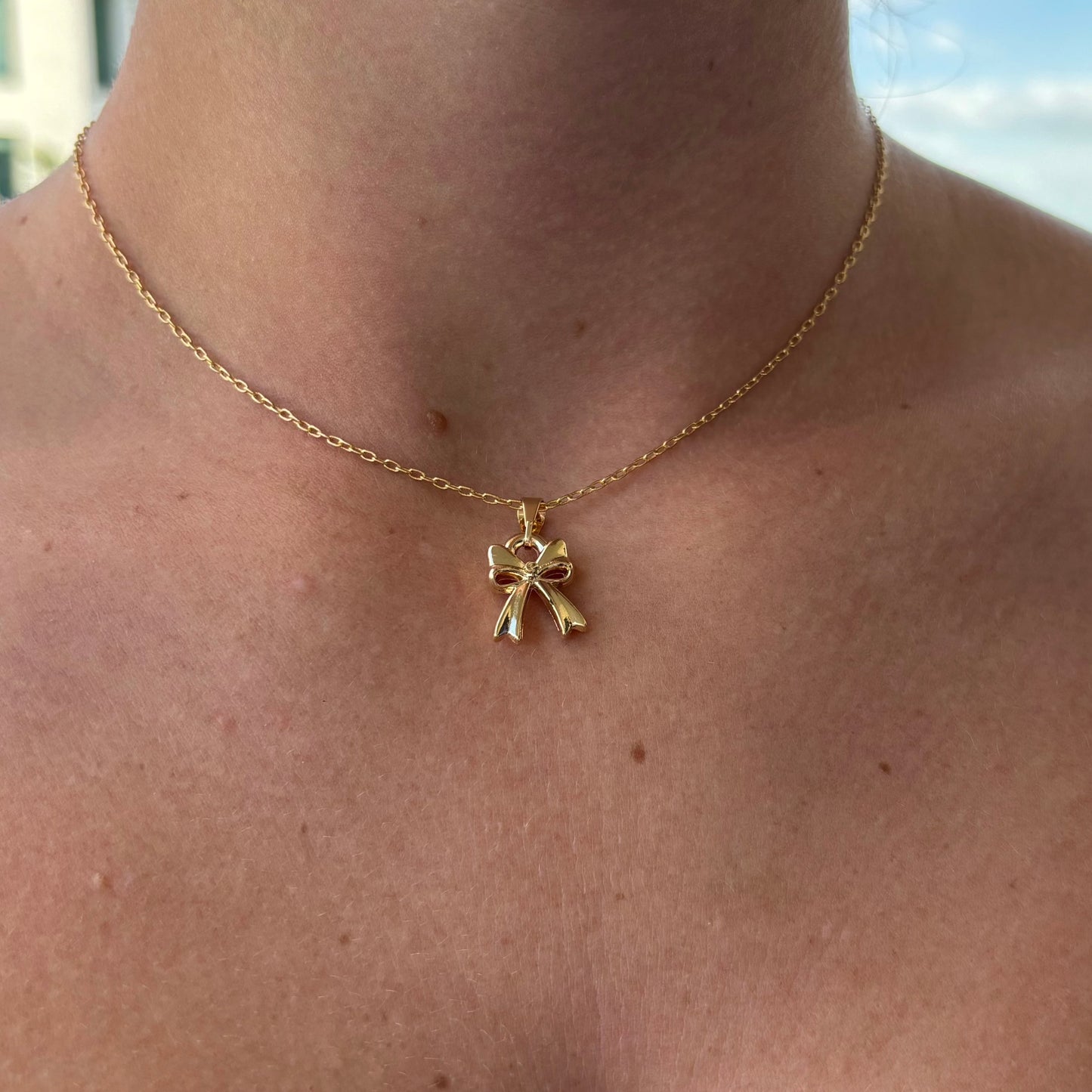 THE BOW NECKLACE