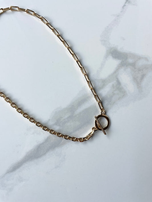 CLASSIC CLASP NECKLACE